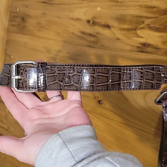 Realtree camo 9 pocket shoulder purse with adjustable strap - Picture 13 of 16